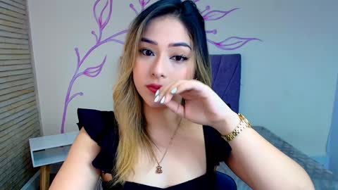 Snapshot of dahliamoore chatting on 12.18.24 Dahlia online show from 12.18.24