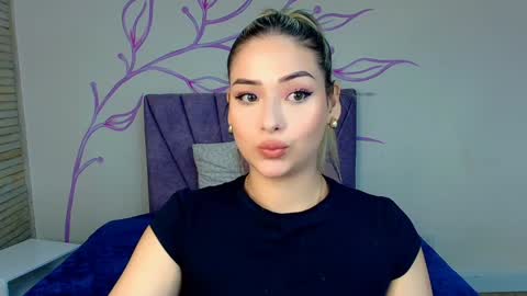 Snapshot of dahliamoore chatting on 01.17.25 Dahlia online show from 01.17.25