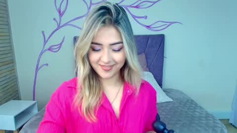 Snapshot of dahliamoore chatting on 02.08.25 Dahlia online show from 02.08.25