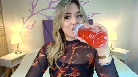 Snapshot of dahliamoore chatting on 03.05.25 Dahlia online show from 03.05.25