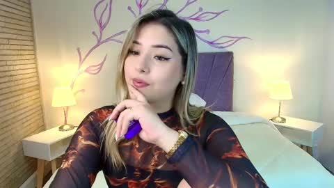 Snapshot of dahliamoore chatting on 03.06.25 Dahlia online show from 03.06.25