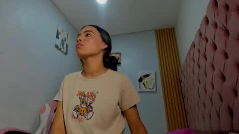 Snapshot of dakota_x18 chatting on 10.15.25 dakota_x18 online show from 10.15.25