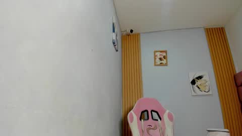 Snapshot of dakota_x18 chatting on 10.29.25 dakota_x18 online show from 10.29.25