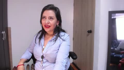 Snapshot of dakotaagray chatting on 11.10.25 Dakotaagray online show from 11.10.25