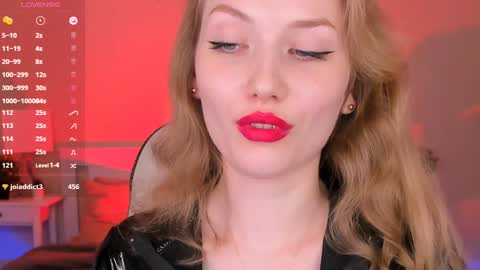 Snapshot of dakotamabs chatting on 12.14.24 Dakota online show from 12.14.24