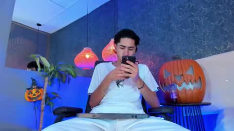 Snapshot of daniel_brawn chatting on 10.19.25 Daniel online show from 10.19.25