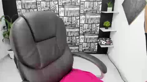 Snapshot of danielamonroe chatting on 09.08.25 danielamonroe online show from 09.08.25