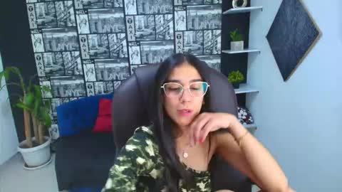 Snapshot of danielamonroe chatting on 10.11.25 danielamonroe online show from 10.11.25