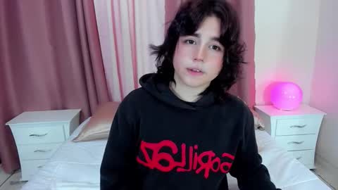 Snapshot of daniellesins2 chatting on 12.01.25 Danielle online show from 12.01.25