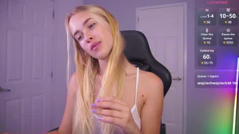 Hi my name is Anna. Please say hello I like to chat with you. If u have request use Tip option .Thank you online show from 12.19.24