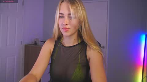 Hi my name is Anna. Please say hello I like to chat with you. If u have request use Tip option .Thank you online show from 03.04.25