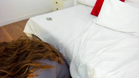 INSTAGRAM  Minni Moom online show from 02.06.25