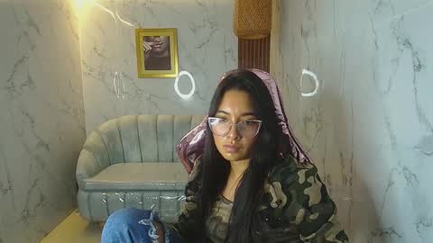 Snapshot of danna_sweet_s chatting on 10.15.25 danna_sweet_s online show from 10.15.25