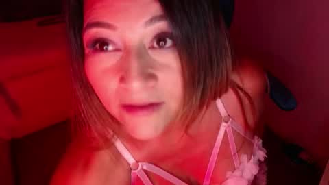 Snapshot of danna_wester chatting on 10.11.25 D a n n a w e s t e r online show from 10.11.25