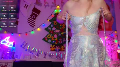Snapshot of daphnemadison chatting on 12.28.24 Daphne Madison online show from 12.28.24