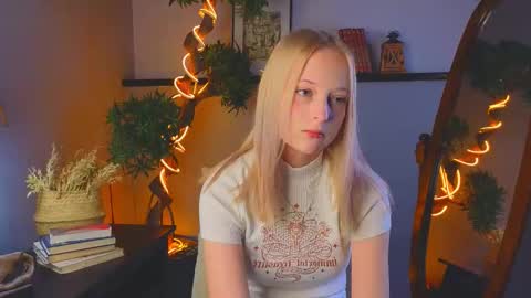 Snapshot of darceyheyd chatting on 10.19.25 Kami online show from 10.19.25