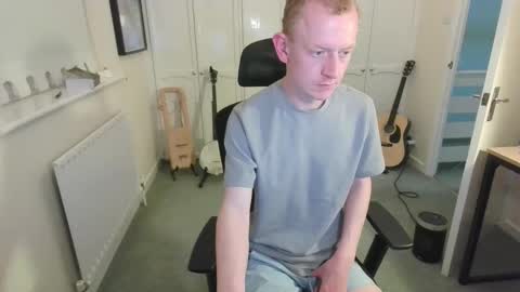 Snapshot of dare_to_be_olly chatting on 11.09.25 Olly online show from 11.09.25