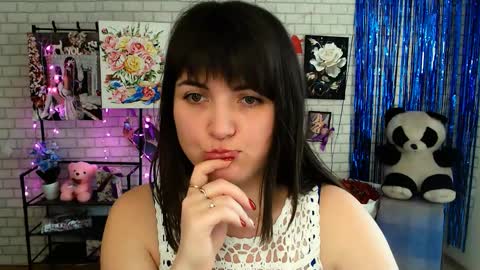 Snapshot of darina_m_ chatting on 02.22.25 Darina online show from 02.22.25