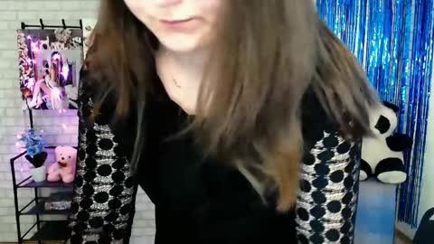 Snapshot of darina_m_ chatting on 02.28.25 Darina online show from 02.28.25