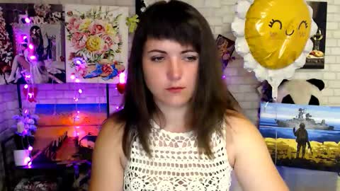 Snapshot of darina_m_ chatting on 09.18.25 Darina online show from 09.18.25