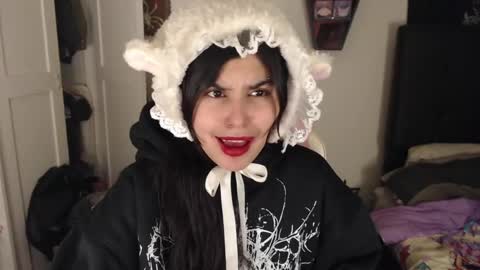 Snapshot of dark_angel_66 chatting on 12.11.24 Moony online show from 12.11.24