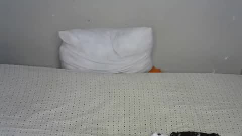 dark_lovly online show from 10.19.25