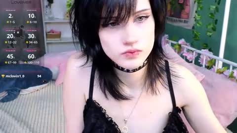 Snapshot of dark_vamp_ chatting on 10.03.25 Vamp online show from 10.03.25
