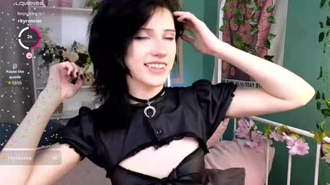 Snapshot of dark_vamp_ chatting on 10.16.25 Vamp online show from 10.16.25