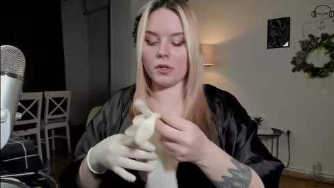 Snapshot of darkside_tailor chatting on 02.14.25 Miss Tailor  online show from 02.14.25