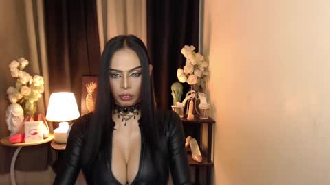 Snapshot of darksoul_mistress chatting on 01.26.25 HAPPY BIRTHDAY MISTRESS MADRIANA online show from 01.26.25