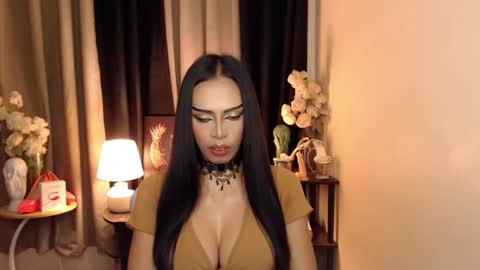 Snapshot of darksoul_mistress chatting on 02.10.25 HAPPY BIRTHDAY MISTRESS MADRIANA online show from 02.10.25