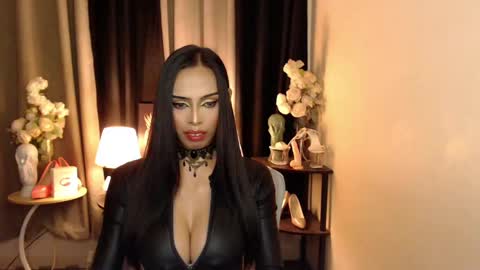 Snapshot of darksoul_mistress chatting on 02.17.25 HAPPY BIRTHDAY MISTRESS MADRIANA online show from 02.17.25