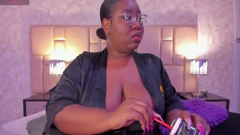  Darnell Queen online show from 12.23.24