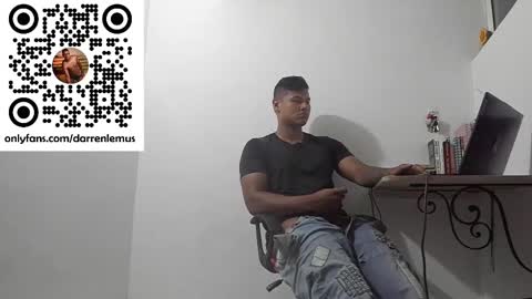 Snapshot of darren_lemus chatting on 10.01.25 Darren lemus online show from 10.01.25