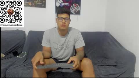 Snapshot of darren_lemus chatting on 10.11.25 Darren lemus online show from 10.11.25