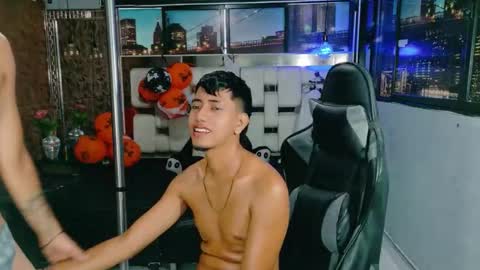 Snapshot of darwinandbrayan chatting on 10.31.25 darwinandbrayan online show from 10.31.25