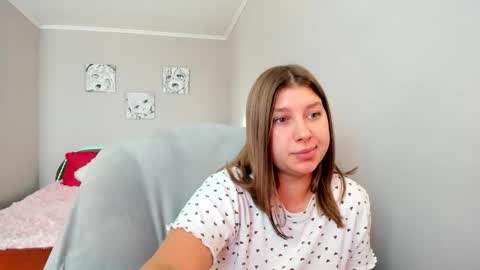 Snapshot of dashechka chatting on 10.15.25 Dasha online show from 10.15.25
