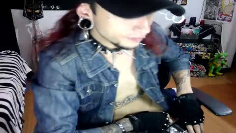 Snapshot of davidroses420 chatting on 01.05.25 online show from 01.05.25