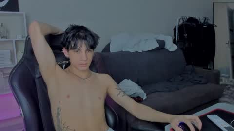 Snapshot of davisross chatting on 12.01.24 davis online show from 12.01.24