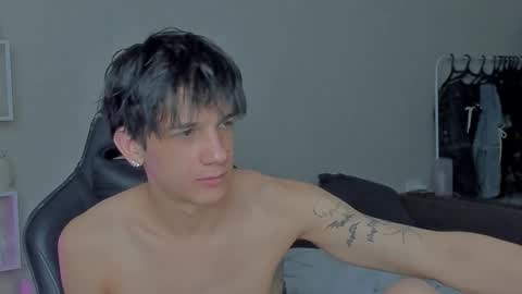 Snapshot of davisross chatting on 12.12.24 davis online show from 12.12.24