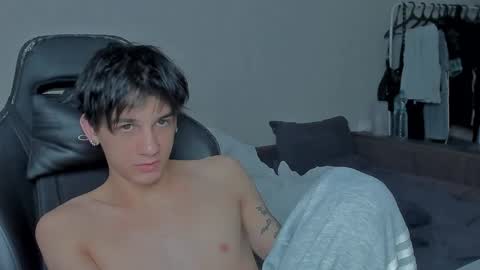 Snapshot of davisross chatting on 12.20.24 davis online show from 12.20.24