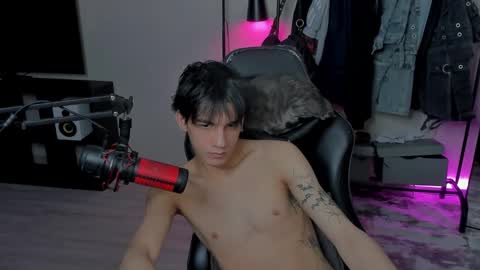 Snapshot of davisross chatting on 02.14.25 davis online show from 02.14.25