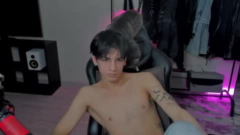 Snapshot of davisross chatting on 02.17.25 davis online show from 02.17.25