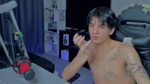 Snapshot of davisross chatting on 09.11.25 davis online show from 09.11.25