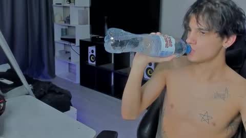 Snapshot of davisross chatting on 09.28.25 davis online show from 09.28.25