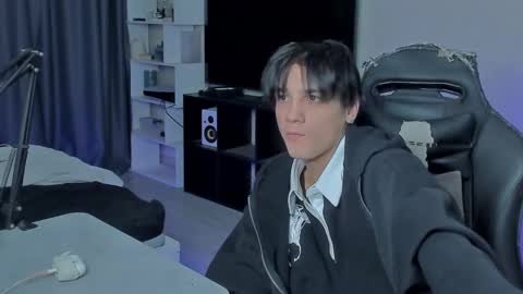 Snapshot of davisross chatting on 10.06.25 davis online show from 10.06.25