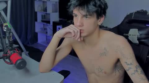 Snapshot of davisross chatting on 10.15.25 davis online show from 10.15.25