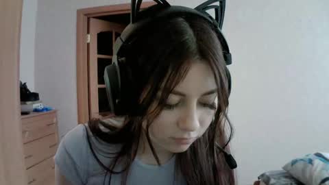 Snapshot of dawndollins chatting on 03.11.25 Alice online show from 03.11.25