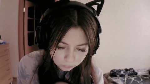 Snapshot of dawndollins chatting on 03.12.25 Alice online show from 03.12.25