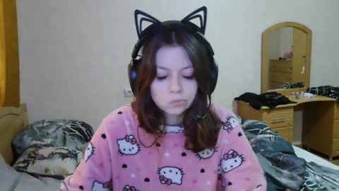 Snapshot of dawndollins chatting on 10.06.25 Alice online show from 10.06.25